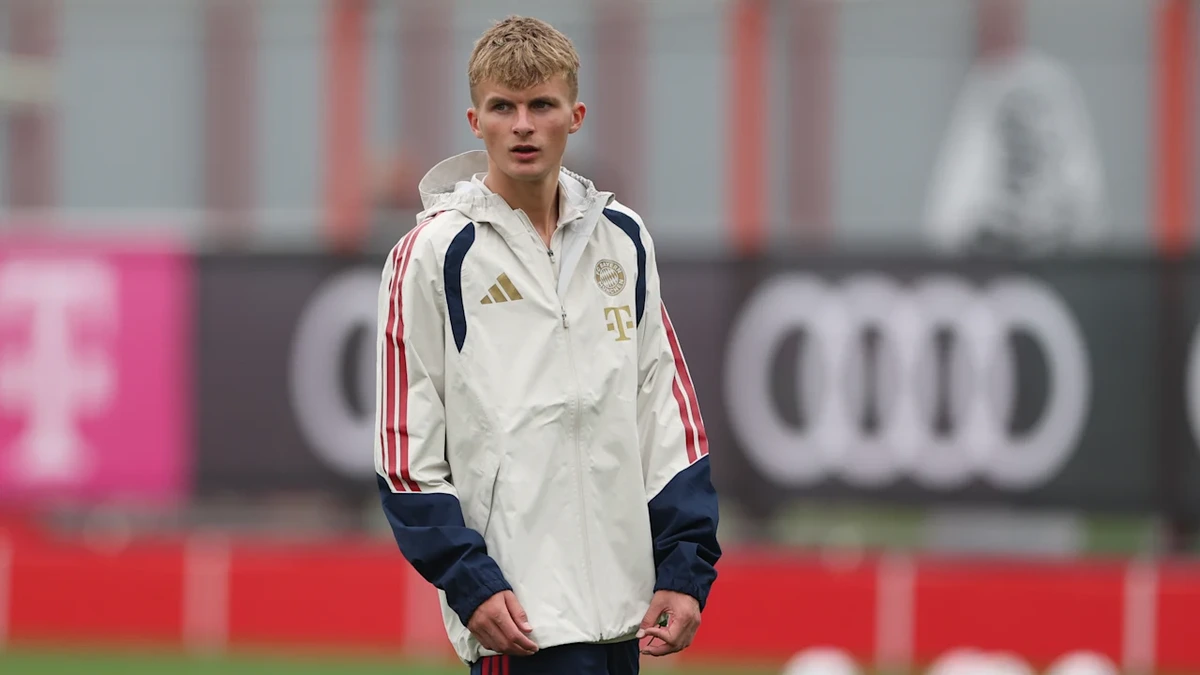 FC Bayern: Sohn von Kompany-Co-Trainer im Training dabei – Papa Danks erklärt es!