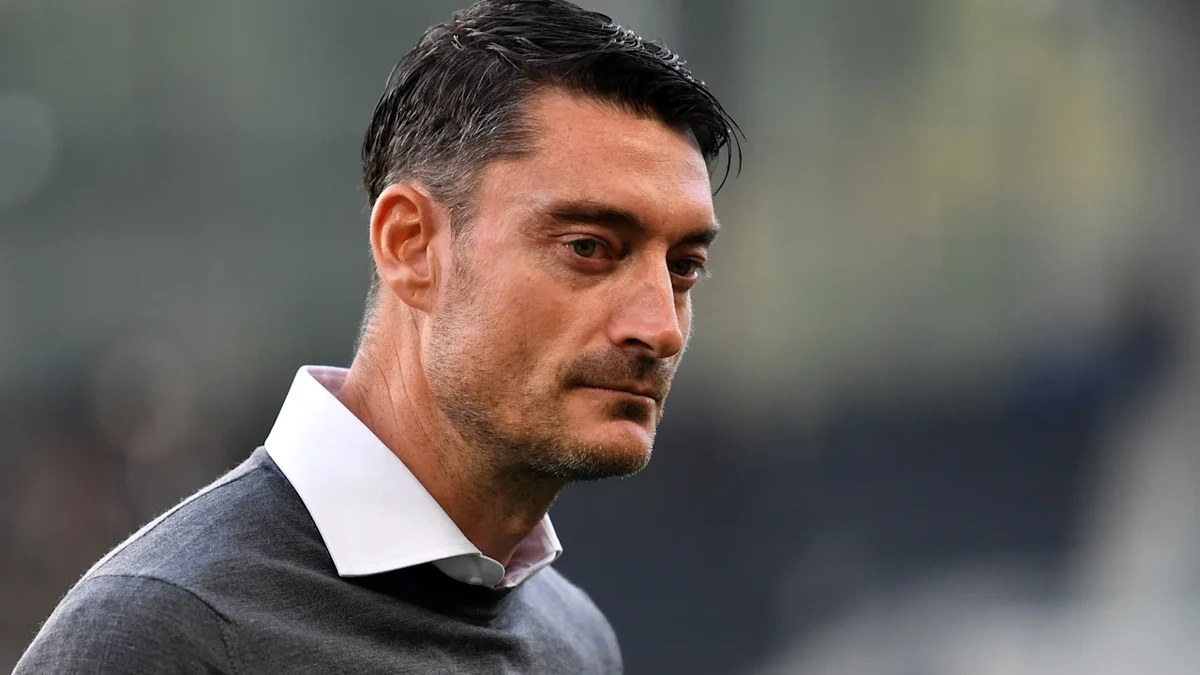 Ex-Frankfurt-Trainer Riera wütet gegen deutschen Schiri und wittert Verschwörung