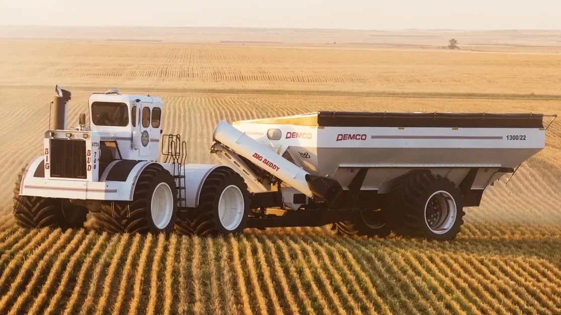 Von US-Farm aufgemotzt: Monster-Trecker ackert mit 700 PS