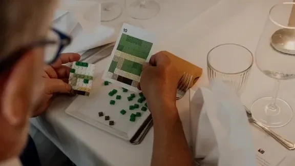 Bräutigam entwickelt 70 Lego-Sets für Hochzeit: Am Ende entsteht ein großes